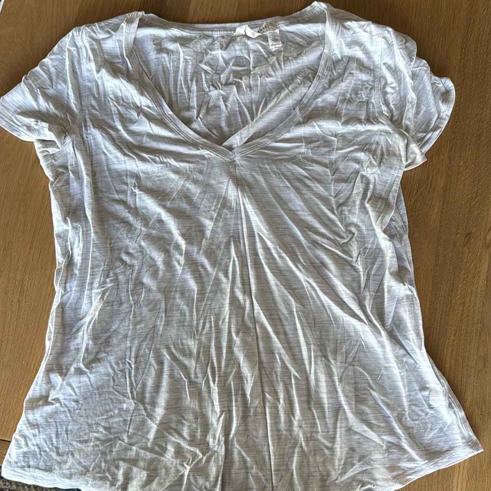 Lululemon v neck tee